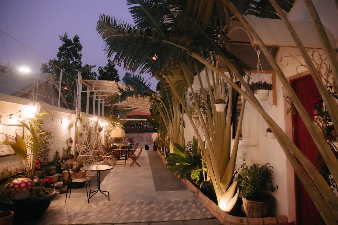 Bich Ngoan Hotel Tra Vinh Exterior photo